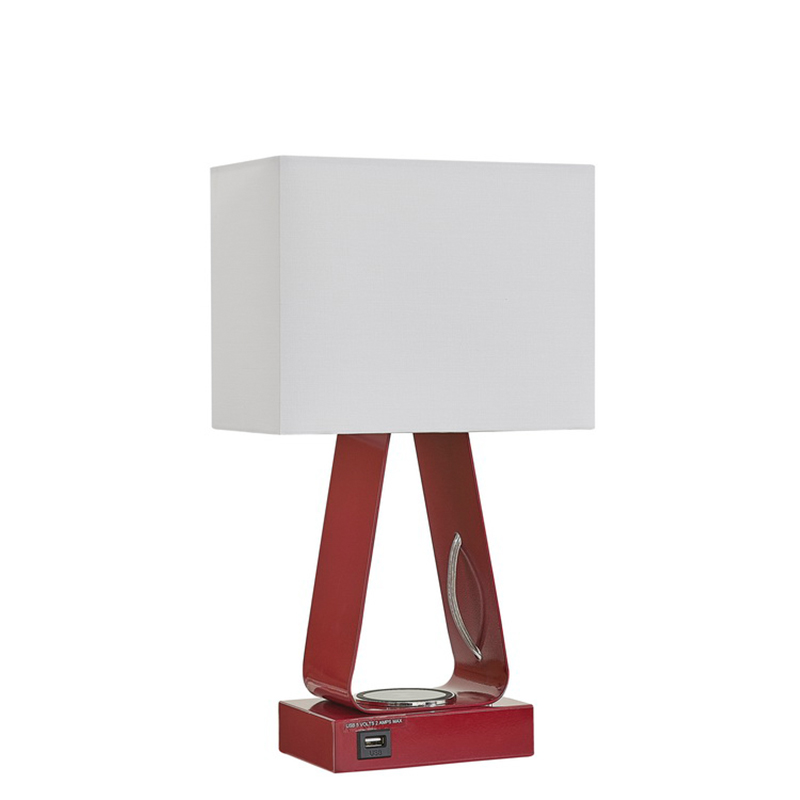 Drobná stolní lampa s červeným povrchem,nabíjecí port USB, bezdrátovounabíjecí stanici a přepínač On Noff Rocker v místnosti pro hosty