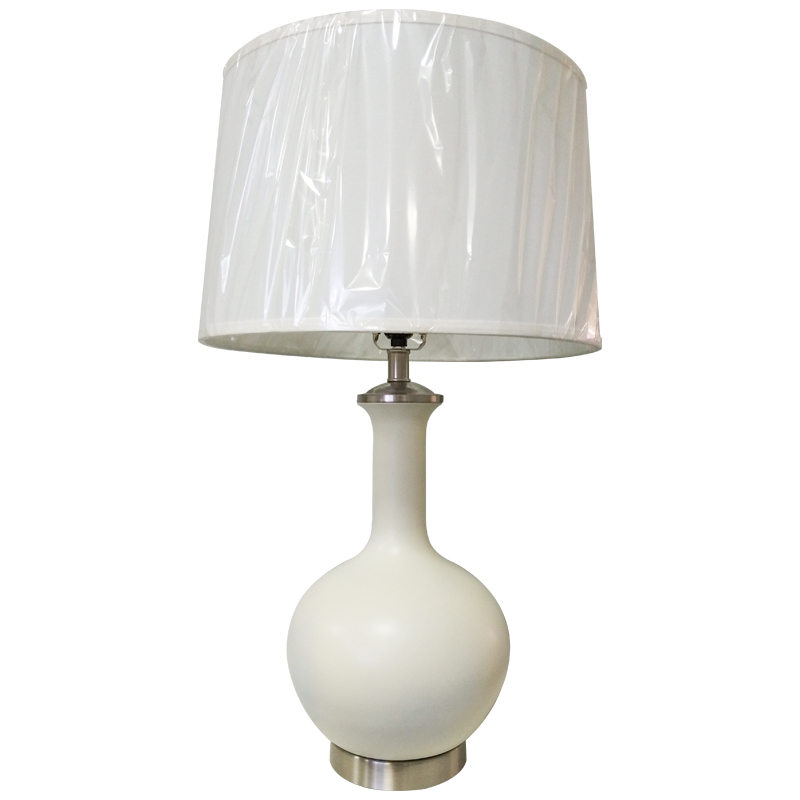 Homewood Suites Hotel pryskyřice stolní lampa s karoserií z pryskyřice slonoviny v hotelovém pokoji